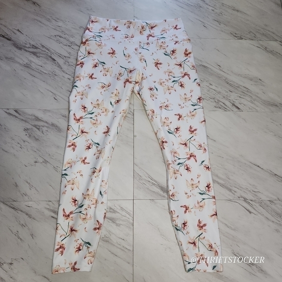 Fabletics High-Waisted Lily Vine Leggings - Picture 2 of 8